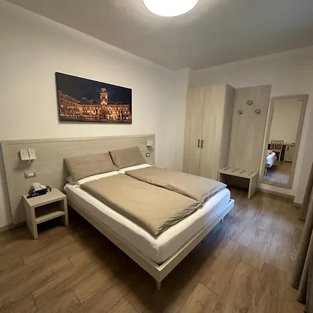 Residenza Pezzani Гостевой дом 4*